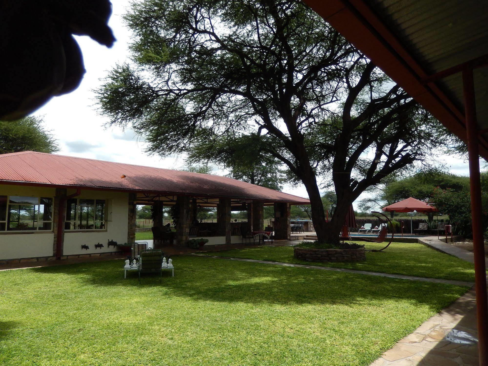Готель Dornhuegel Guestfarm Grootfontein Екстер'єр фото